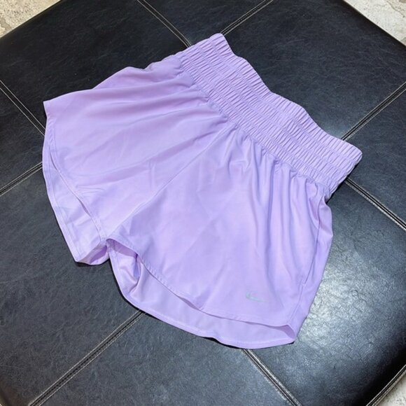 Nike Women's One Dri-FIT Ultra High-Waisted 3" Brief-Lined Shorts - Picture 4 of 11